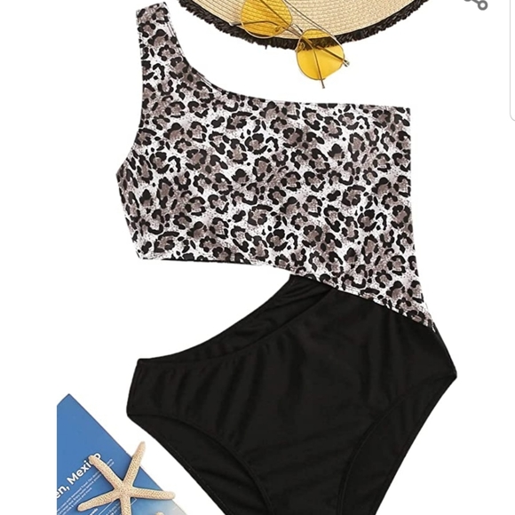 Other - 🌿NEW leopard black cutout swimsuit🌿